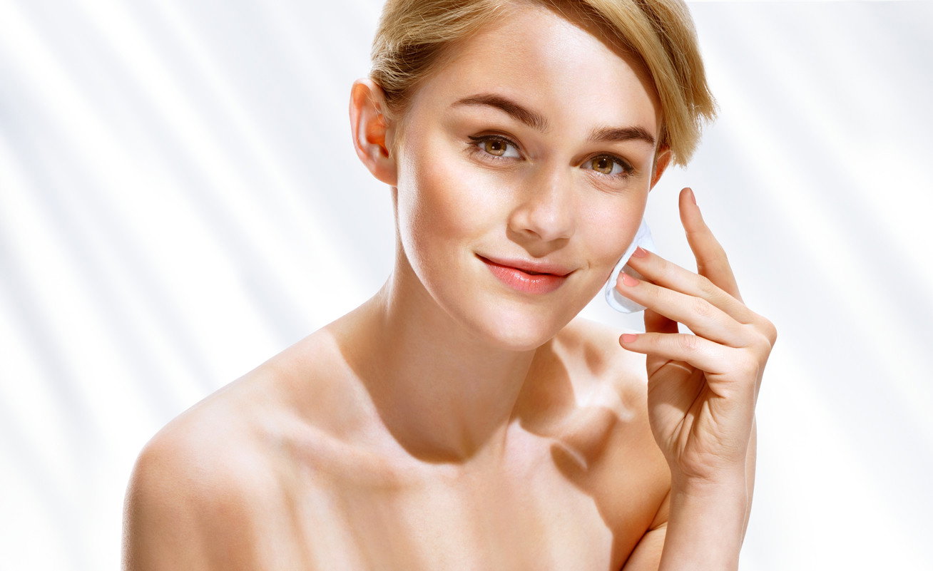 twarz po zastosowaniu pudru Maybelline Poreless