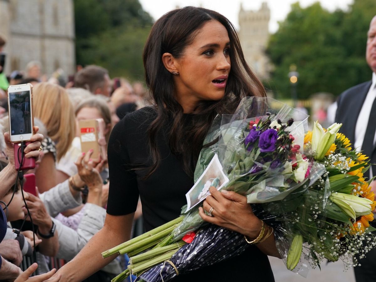 Wpadka Meghan Markle z kwiatami