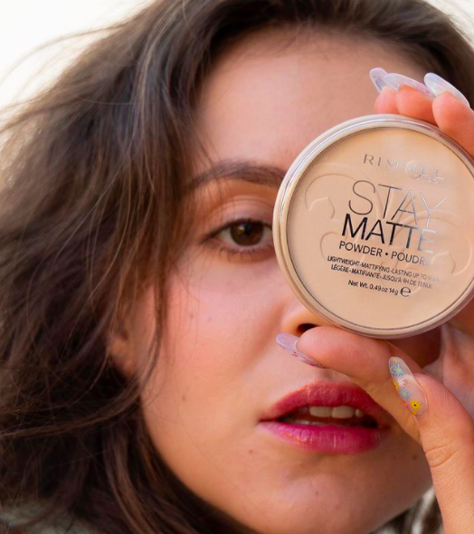 matujący puder z Rossmanna, Rimmel, Stay Matte za 19 zł