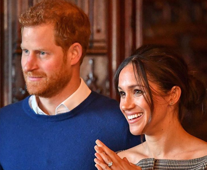 Meghan Markle dokleiła się do świątecznej rodzinnej kartki? Tę wpadkę na długo zapamięta!