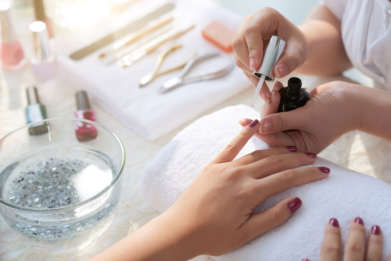 manicure tytanowy