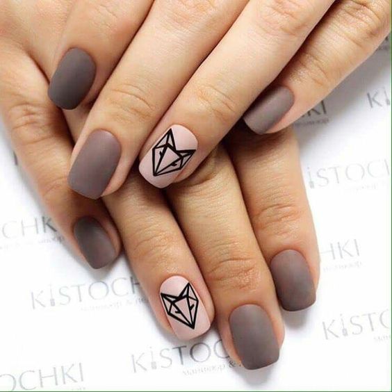 matowy manicure