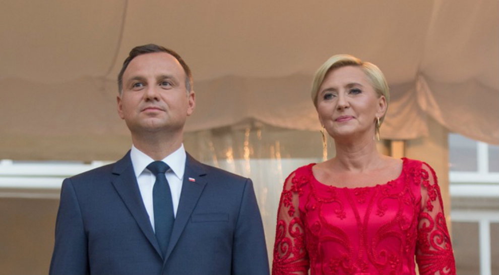 agata duda andrzej duda przyjęcie w łazienka czerwona sukienka