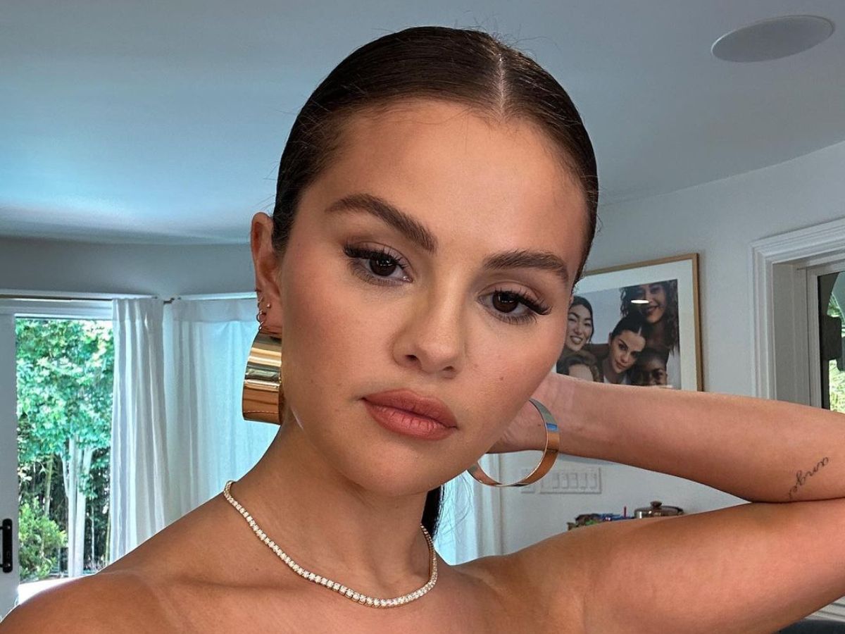 Boski manicure Seleny Gomez to kwintesencja kobiecości i minimalizmu. "Blush nails" zrobią tego lata furorę, a zajmą ci tylko 5 minut