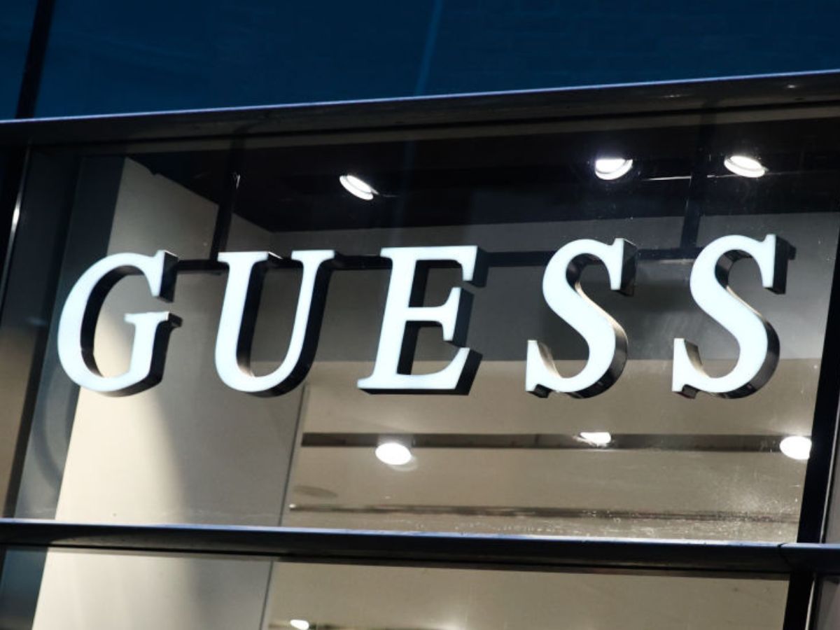 Wyprzedaż torebek w Guess