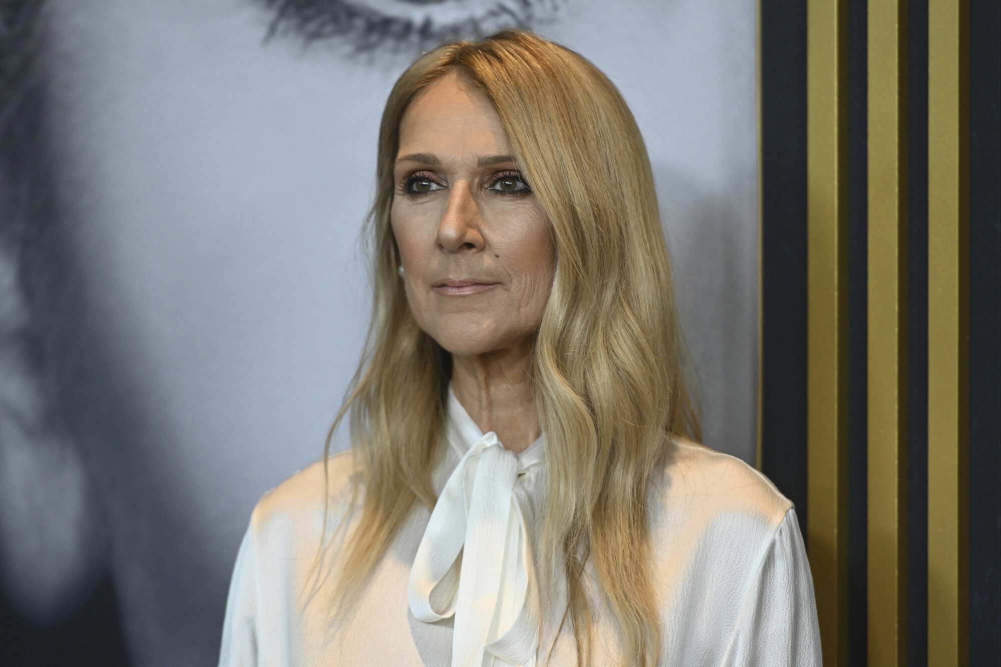 Celine Dion - modna fryzura fale na włosach
