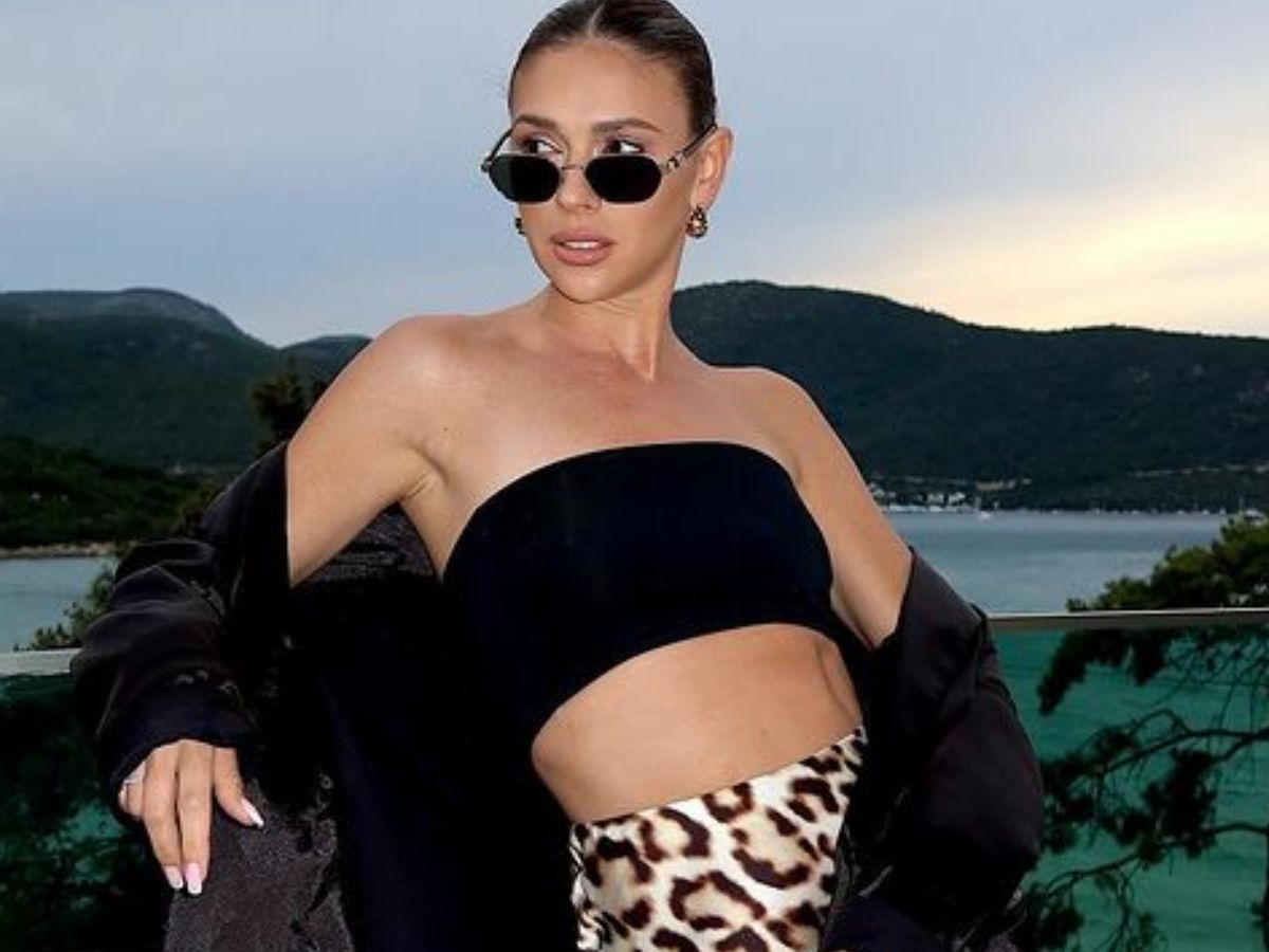 Klaudia Halejcio w modnych sneakersach na jesień 2024 