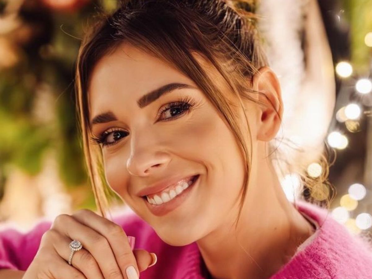 Flower french to modny manicure na początek jesieni 2024 w stylu Klaudii Halejcio
