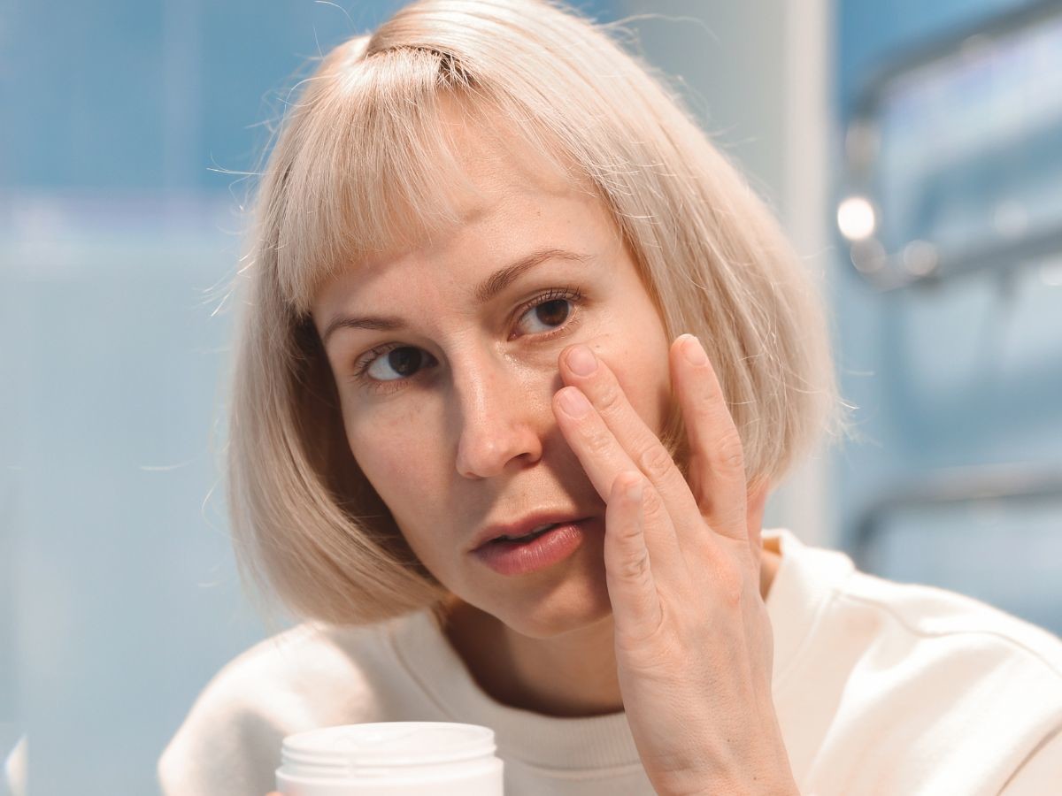 Nawilżająco-ochronny krem do twarzy SPF 50 Eveline Cosmetics (95)