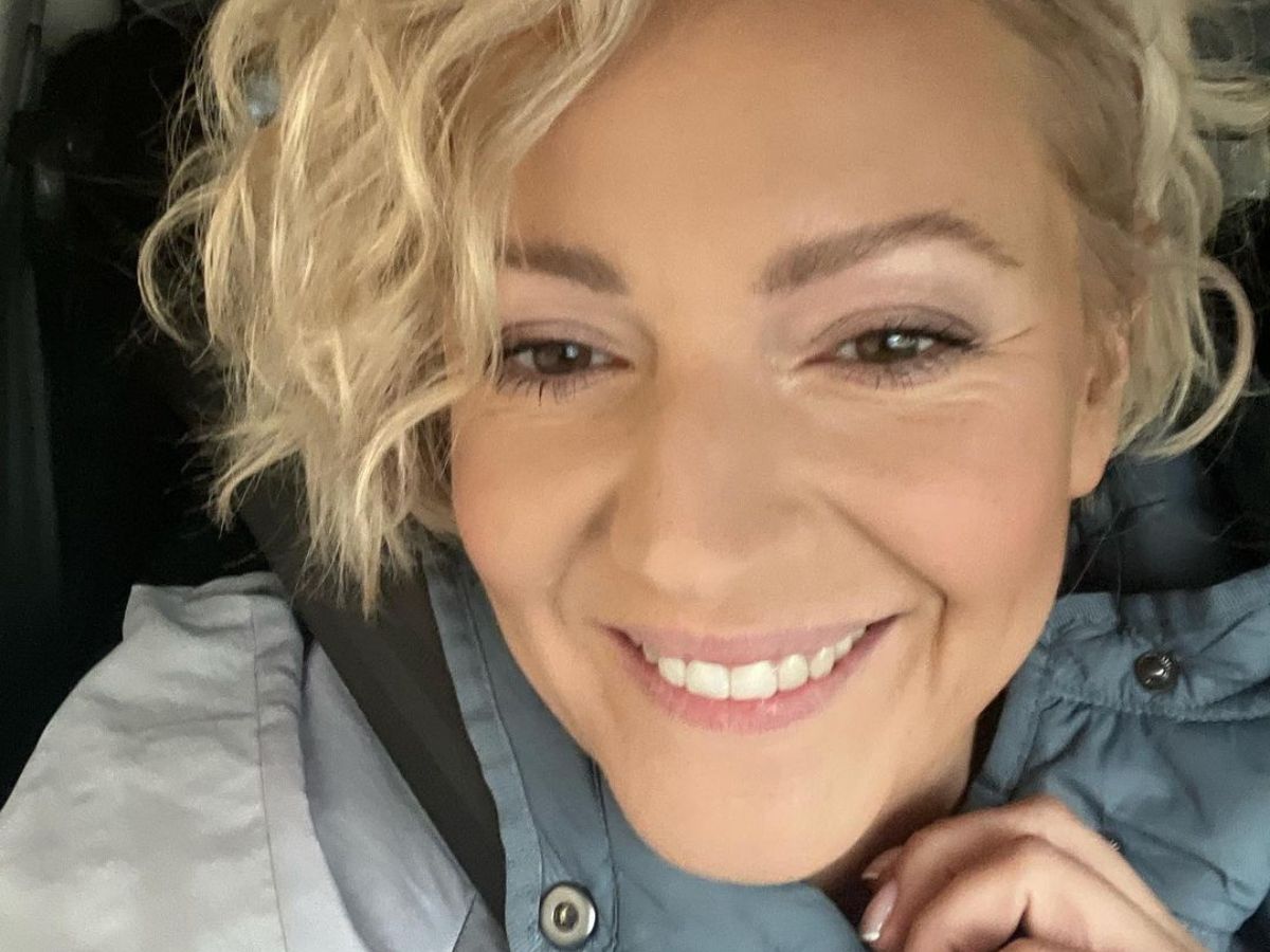 Jeansy na jesień 2024 dla kobiet 40+ w stylu Doroty Szelągowskiej