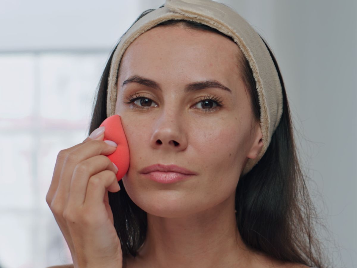 Jak używać gąbki do makijażu?