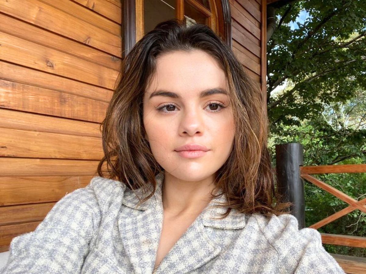 "Muted french" to hit stylistów Seleny Gomez! Ten jesienny manicure pokocha każda minimalistka