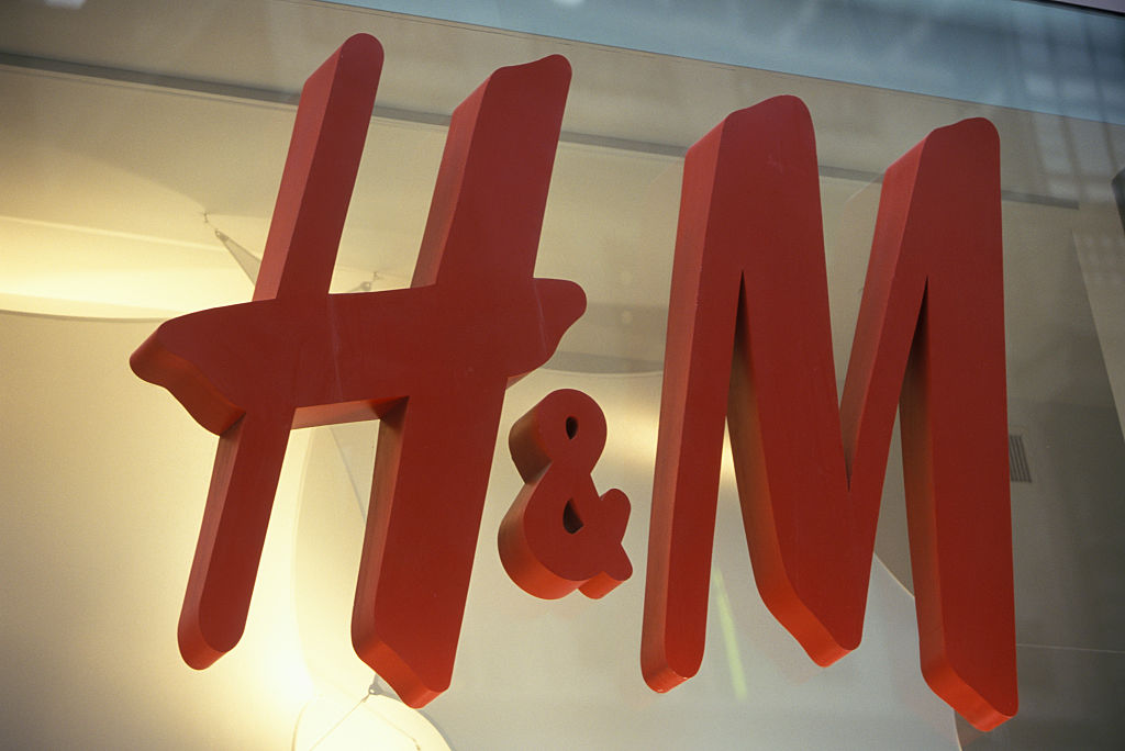 H&amp;M - modne buty "mesh" na jesień
