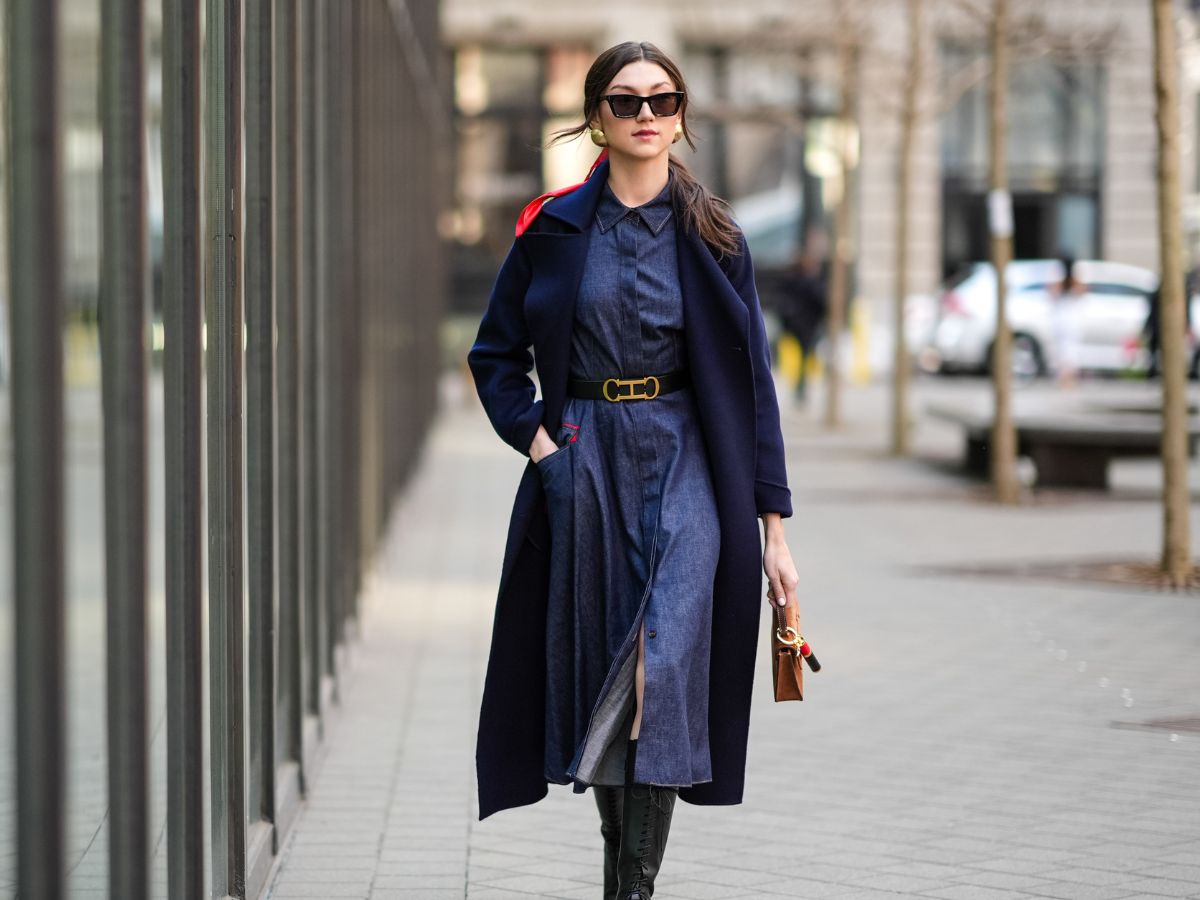 Sukienki jesienne do pracy, które są eleganckie, ale efektowne. 6 wygodnych modeli z sieciówek