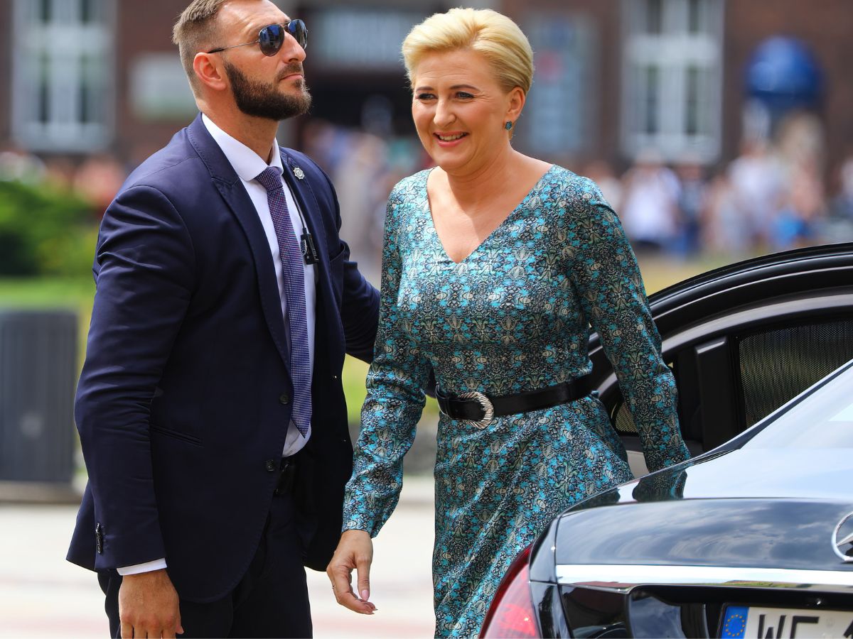 Agata Duda w idealnym kolorze dla blondynek 50+