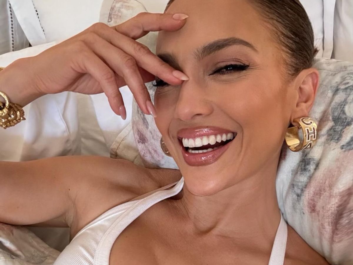 Baby baleyage to modna koloryzacja na jesień, którą nosiła Jennifer Lopez