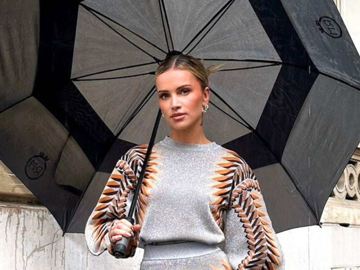 It-girls ustawiają się w kolejce po ten czarny kardigan z H&amp;M. Maffashion wygląda w nim bosko