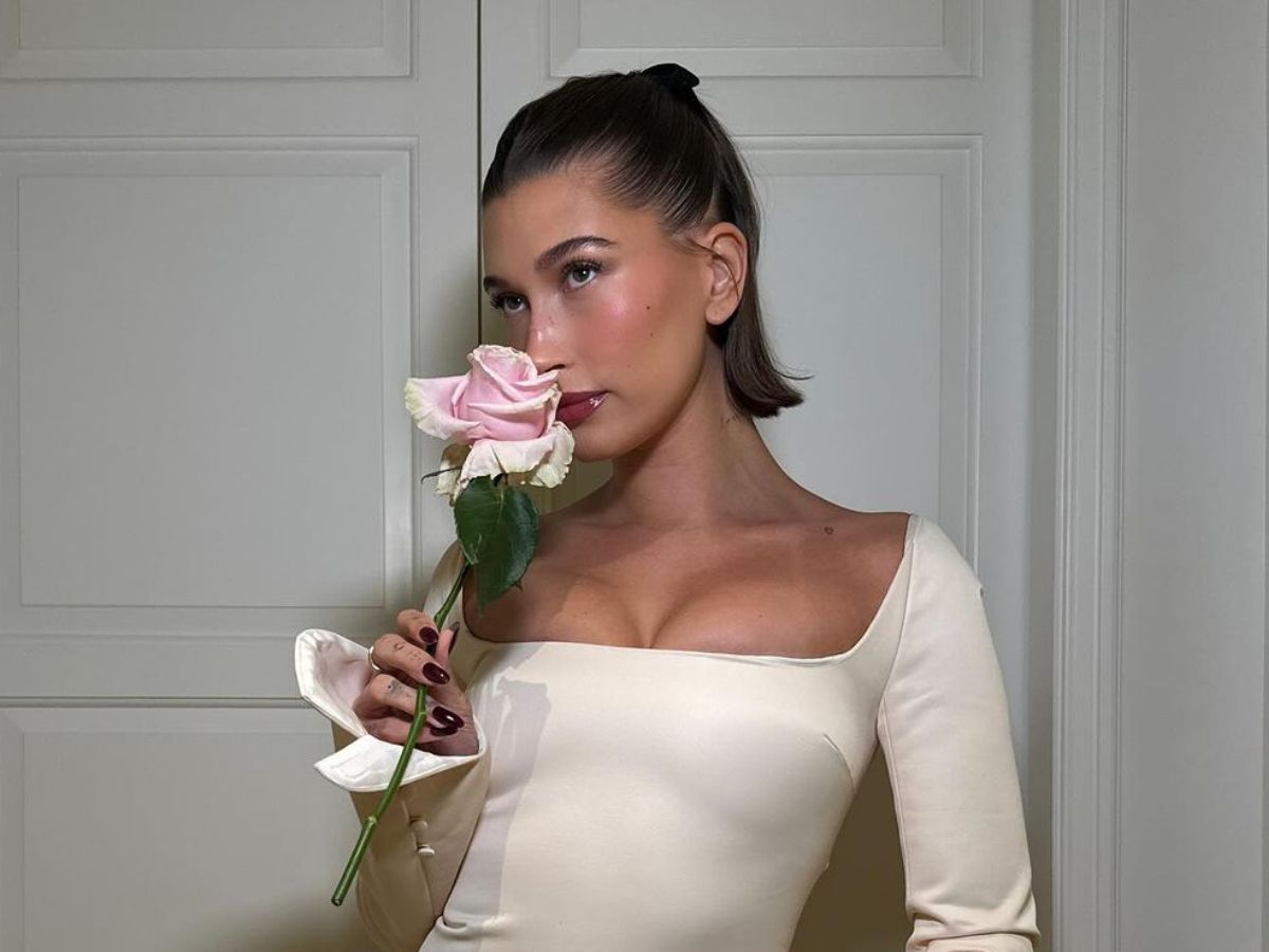 "Toffee chrome nails" tej jesieni będą wszędzie! Ten elegancki manicure to ulubieniec Hailey Bieber