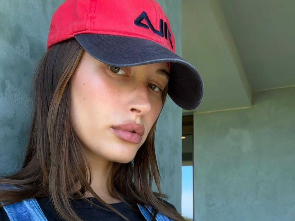 Sweter na guziki Hailey Bieber
