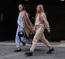 Stylowe dresy damskie dla wszystkich "cosy girls". Wygodne zestawy na jesień i zimę