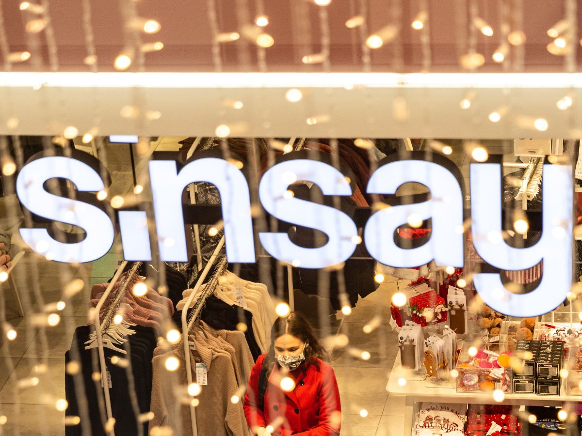 Na wyprzedaży w Sinsay dorwałam dzianinową sukienkę za 19,99 zł! To elegancki ideał do biura