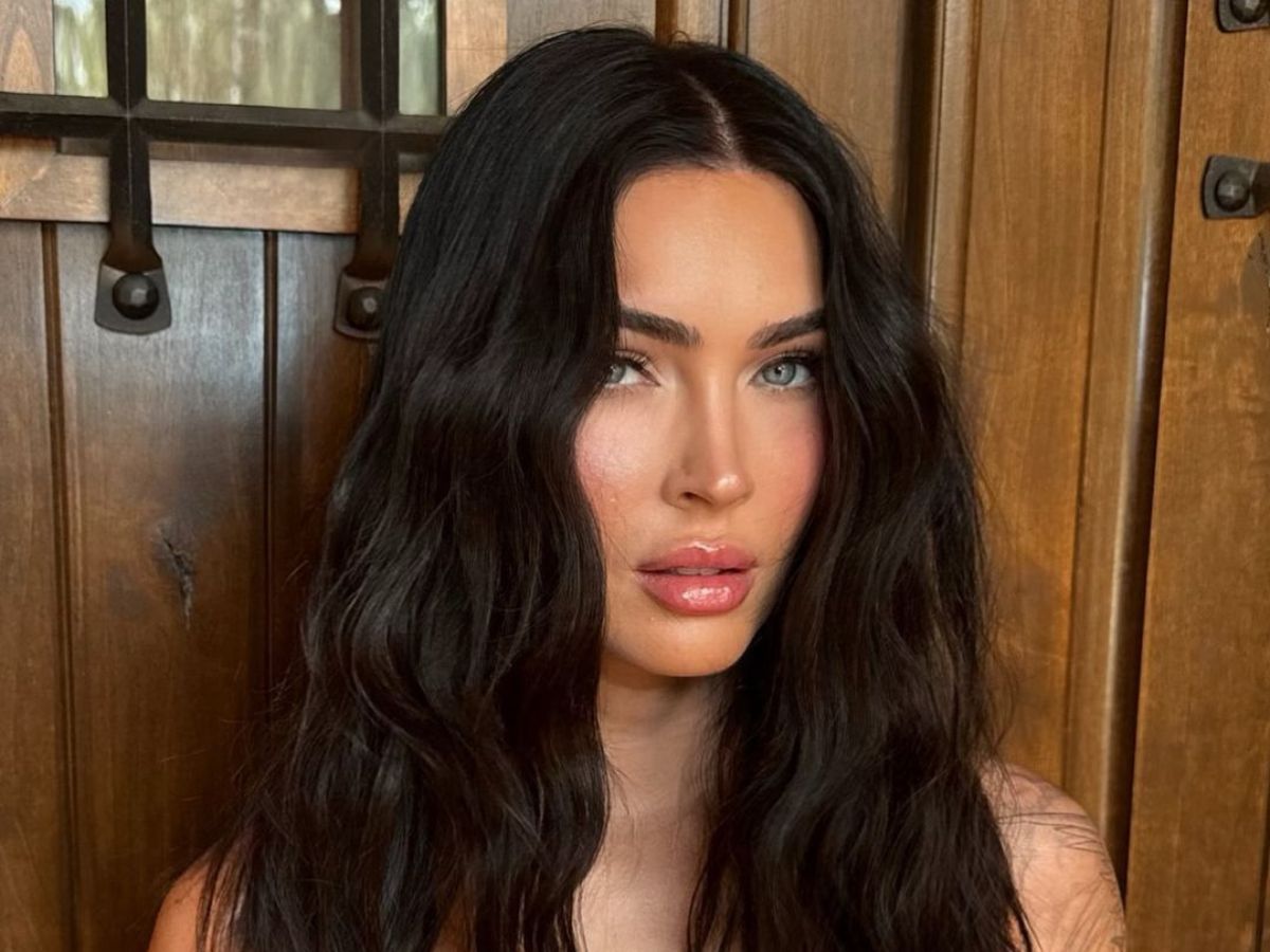 Manicure "vampy nails" w stylu Megan Fox to must-have dla it-girls, nie tylko na Halloween!