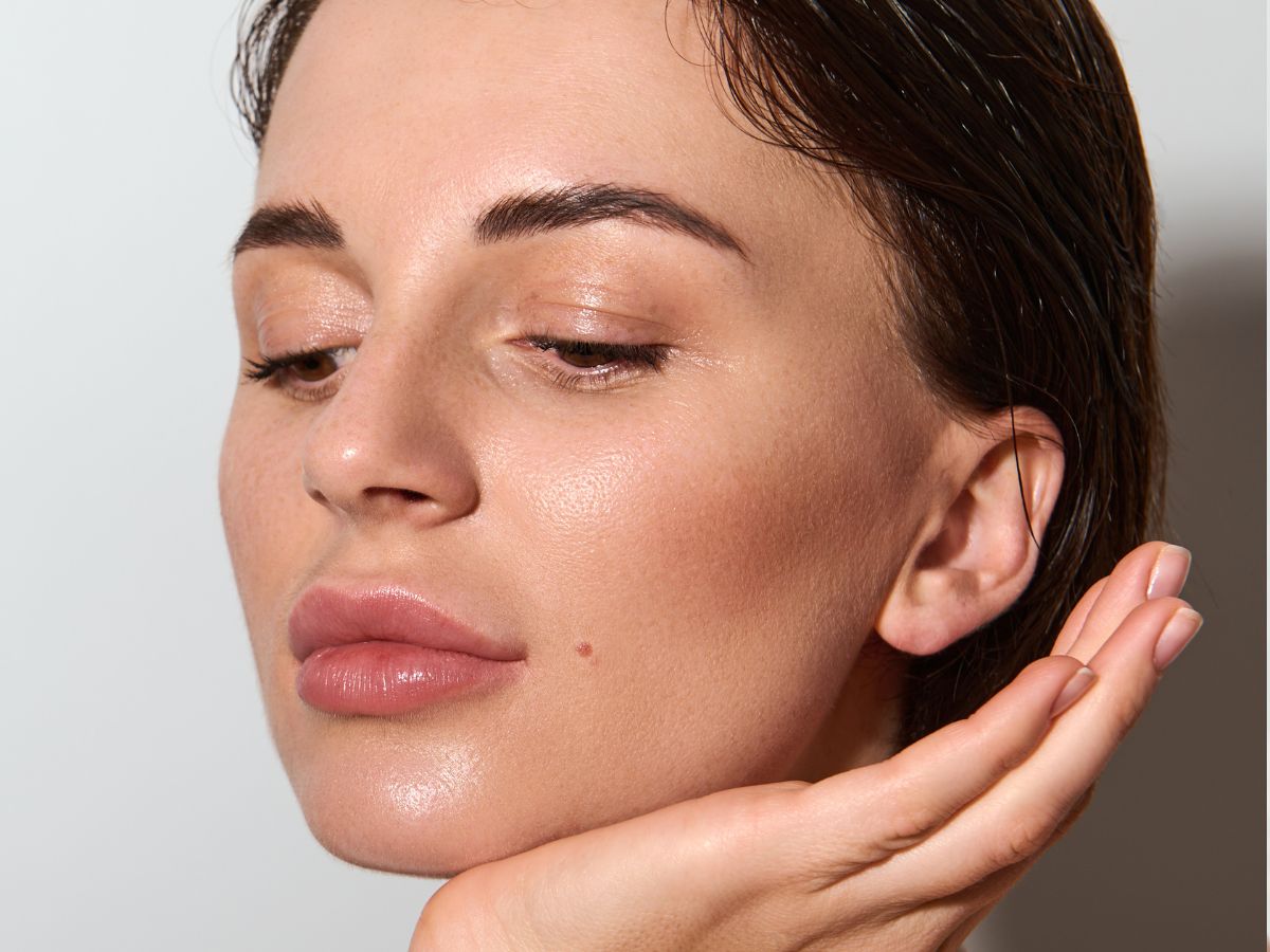 Nawilżająco-ochronny krem do twarzy SPF 50 Eveline Cosmetics - 2024-10-23T172754