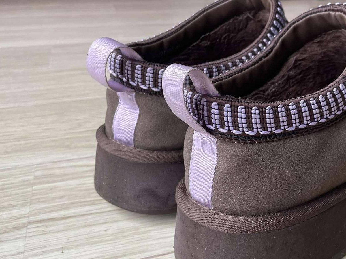 Kupiłam te śniegowce w CCC rok temu! Wyglądają jak UGG Tazz Slippers. Kupuję właśnie 2. parę w innym kolorze