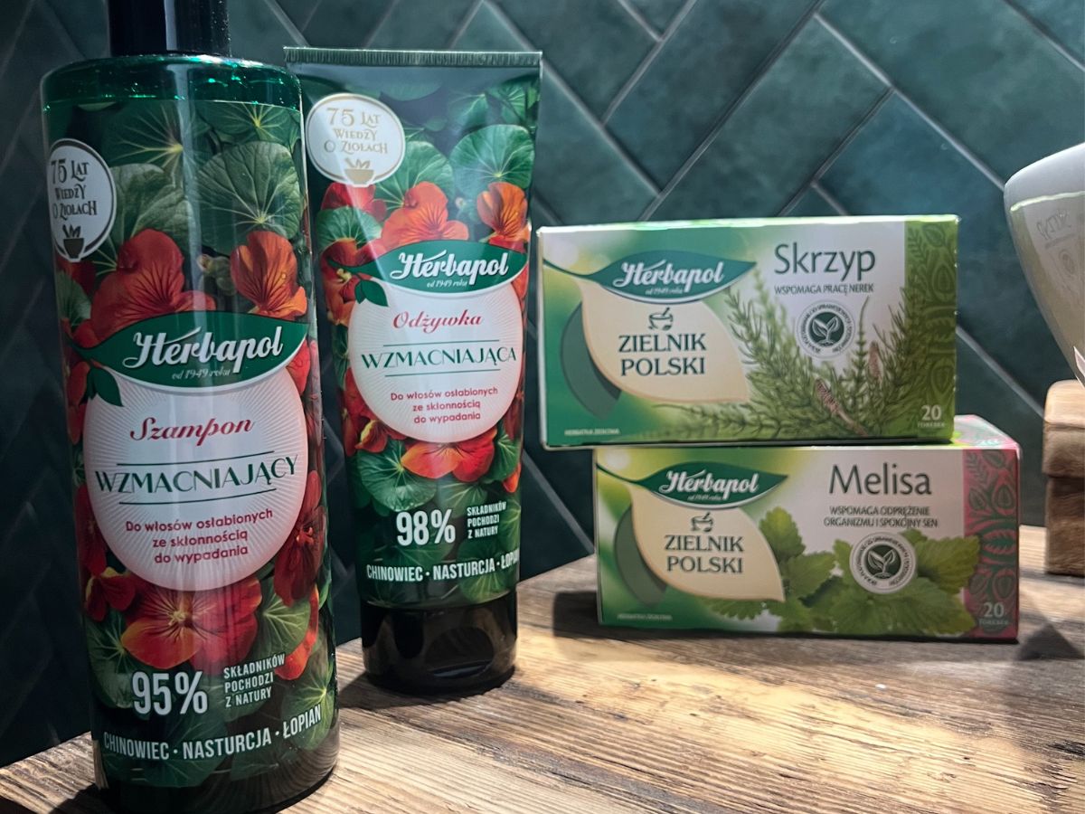 Przetestowałam wzmacniające kosmetyki do włosów i ziołowe herbatki od Herbapol