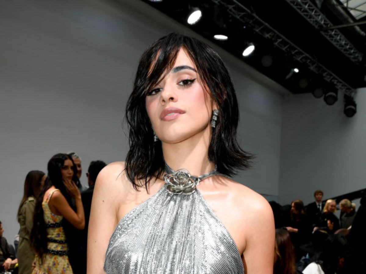 Camila Cabello nosi najmodniejsze cięcie tej zimy