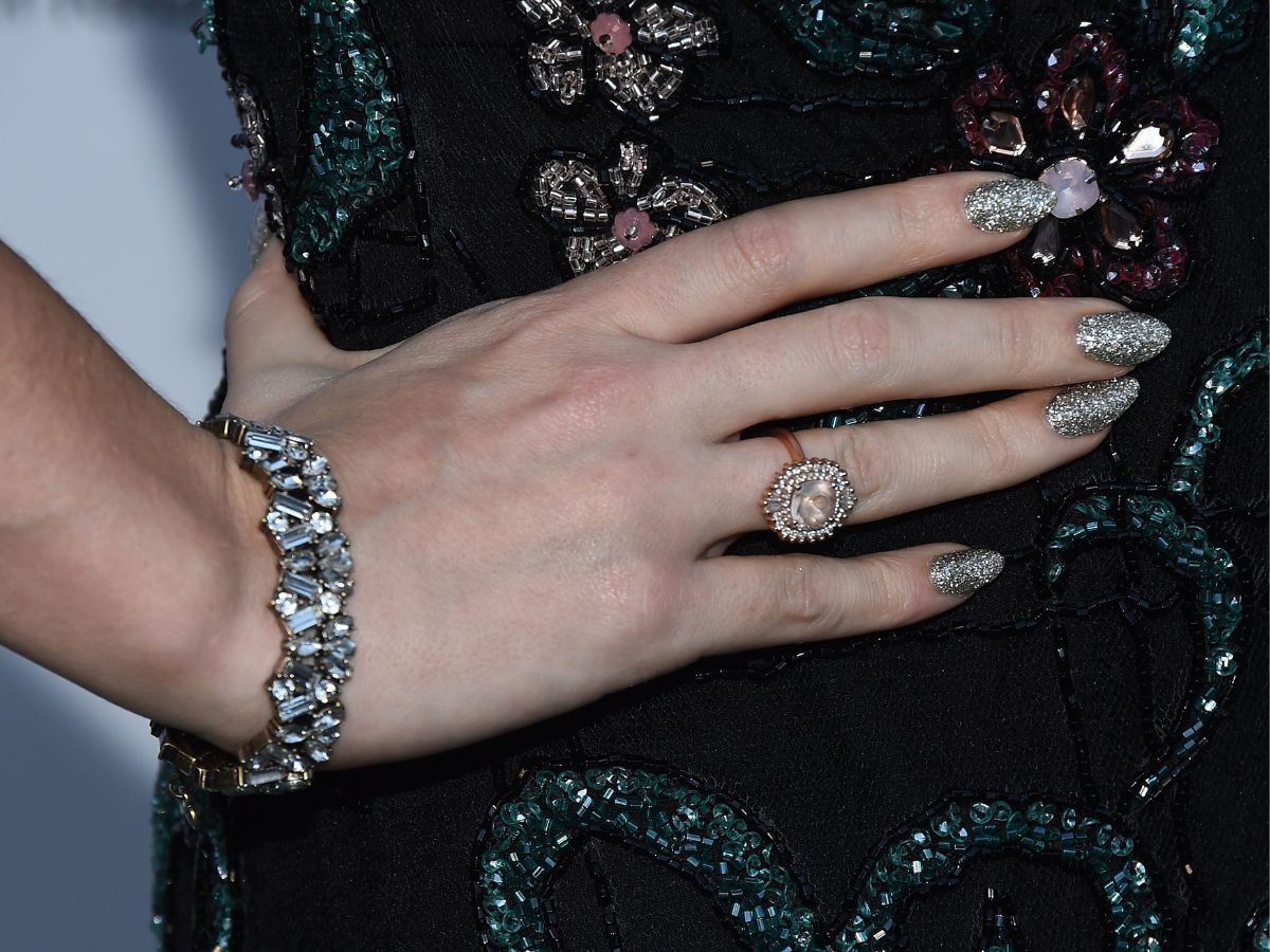 Paznokcie na grudzień 2024: winter diamond nails
