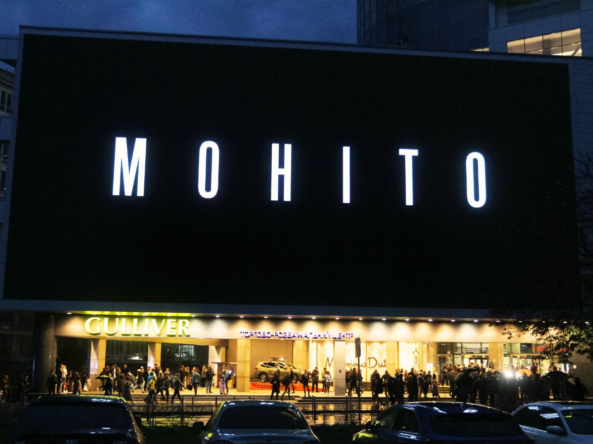 Bestseller z Mohito idealny na święta! Ametystowa sukienka w stylu “cosy luxury” to hit do czółenek, kozaków i śniegowców