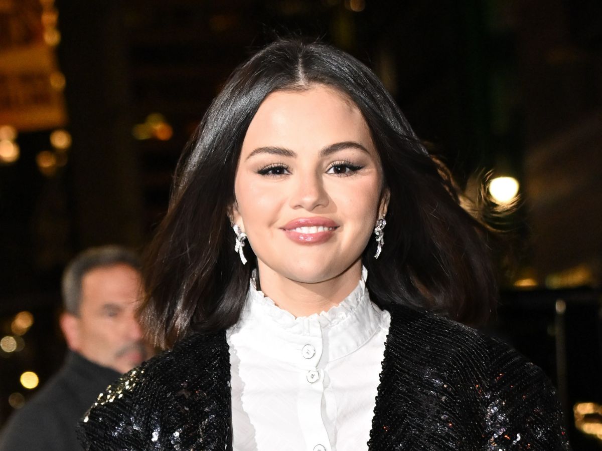 Zaręczynowy manicure Seleny Gomez to raj dla minimalistek! Idealne delikatne paznokcie świąteczne