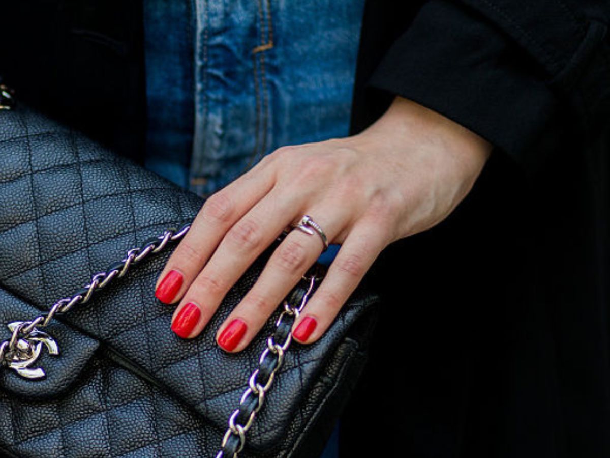 Manicure "plum wine aura"