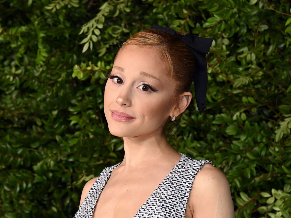 Wygryzie futro? To najmodniejszy płaszcz na 2025 rok, który nosi już Ariana Grande!