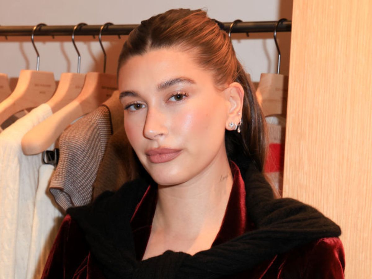 Hailey Bieber w najmodniejszej kurtce na wiosnę 2025