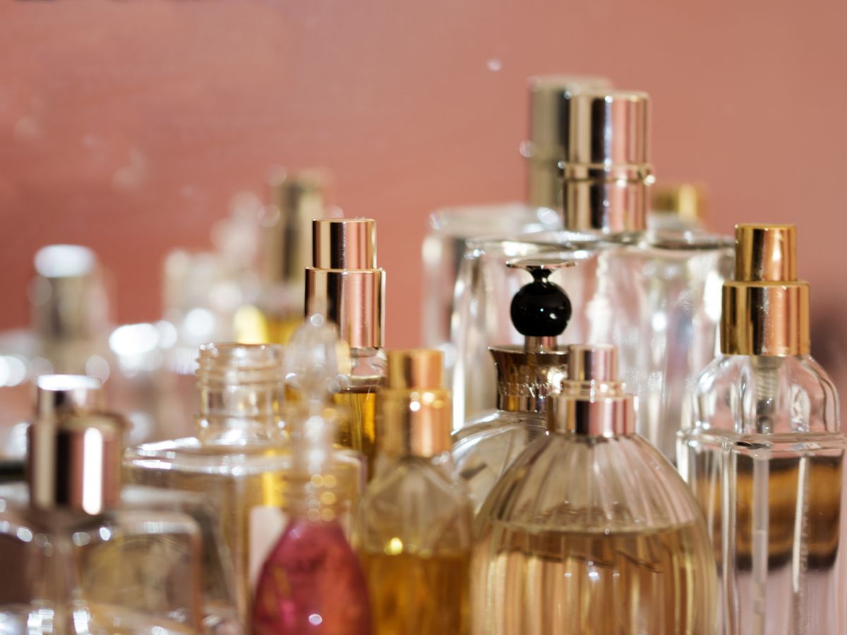 Perfumy z drzewem sandałowym, które wodzą na pokuszenie. Czuć je nawet z zamkniętej szafy