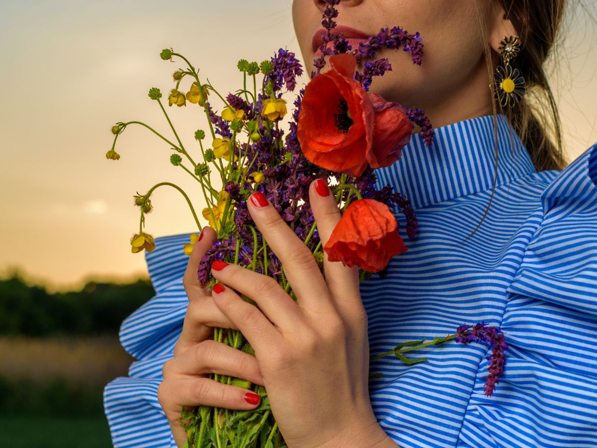 Poppy nails to modne paznokcie na luty 2025