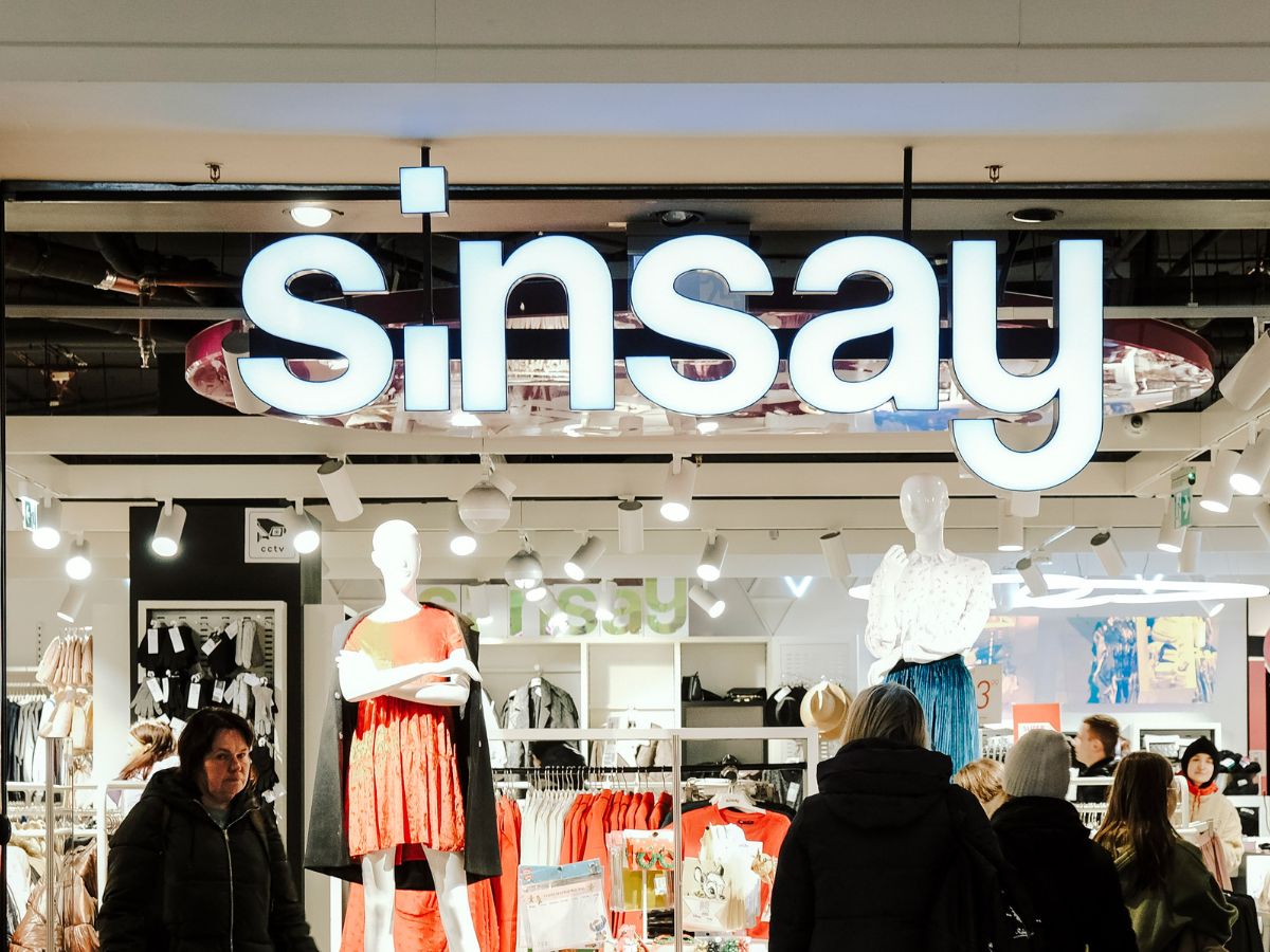 Kardigan old money z wyprzedaży Sinsay
