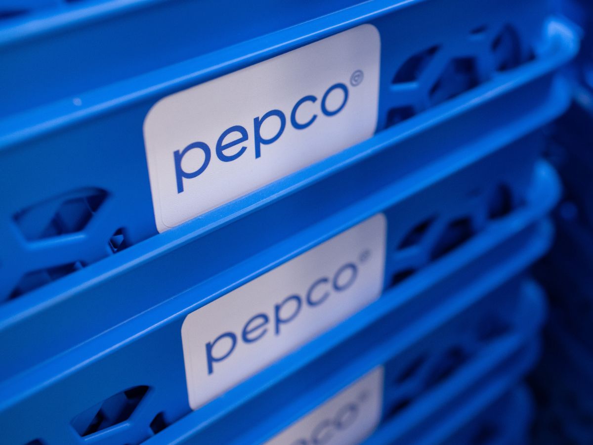 Sweter z dekoltem V z Pepco