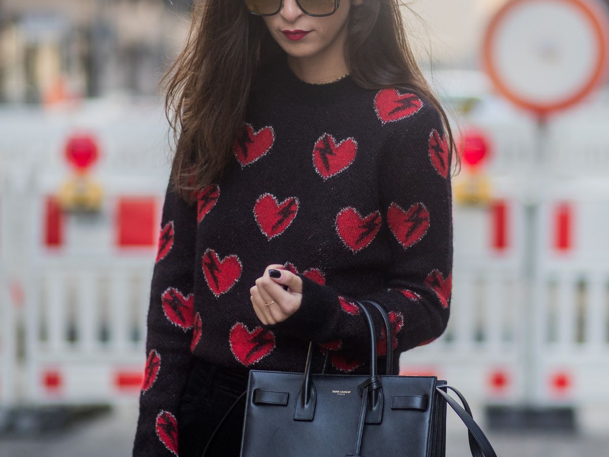 Sweter w serduszka