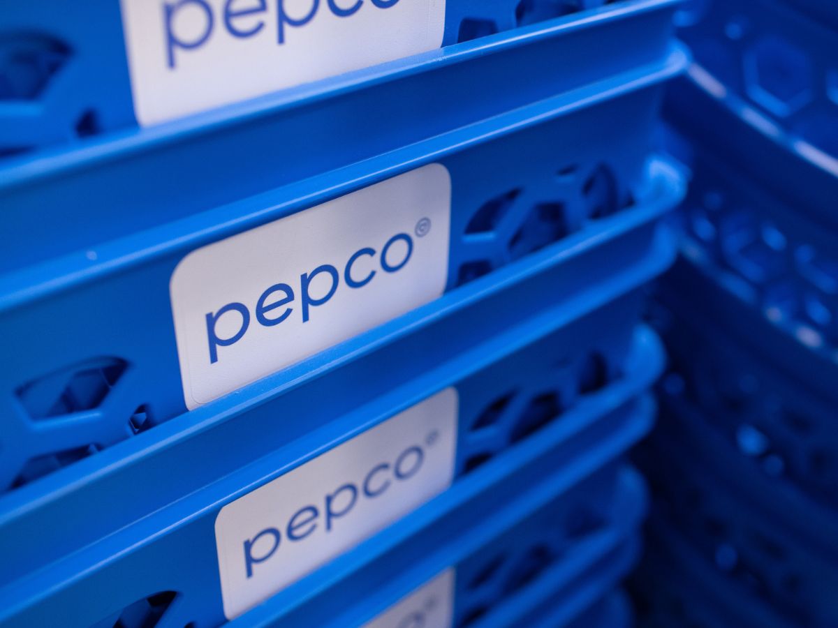 Sweter z dekoltem w serek z Pepco