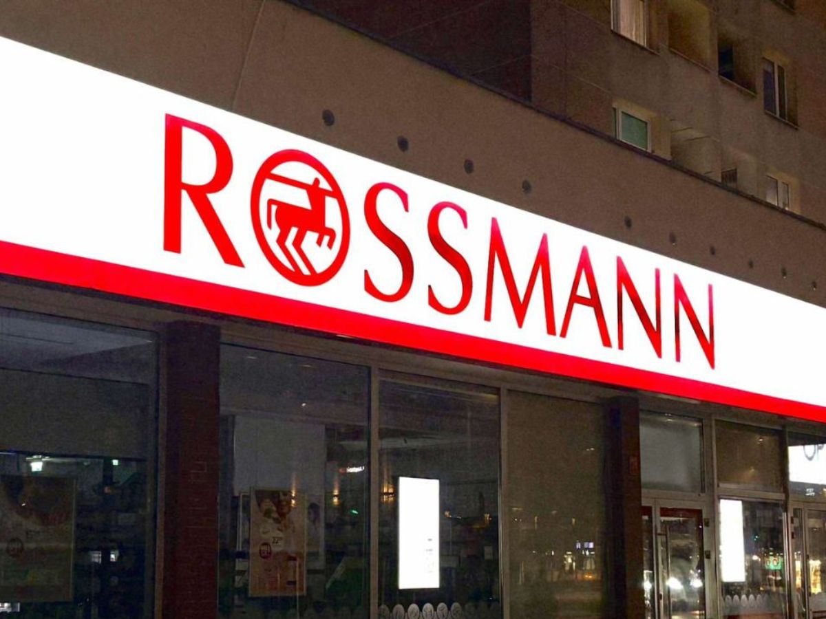 Kupiłam jednominutową maskę do włosów za 4 zł. Suche pasma zamieniła w sypką taflę z połyskiem 3D