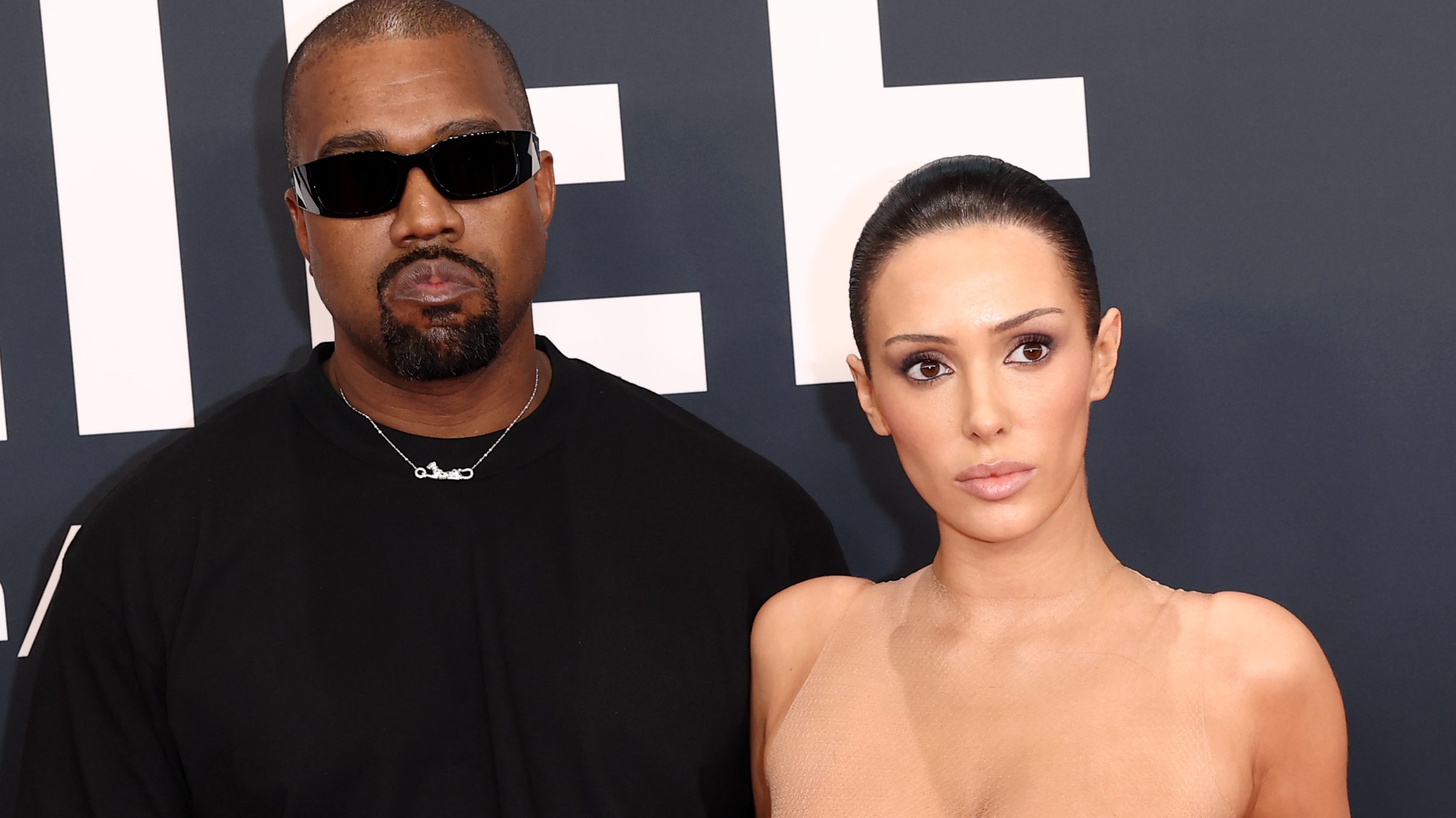 naga żona Kanye Westa Bianca Censori na Grammy Awards