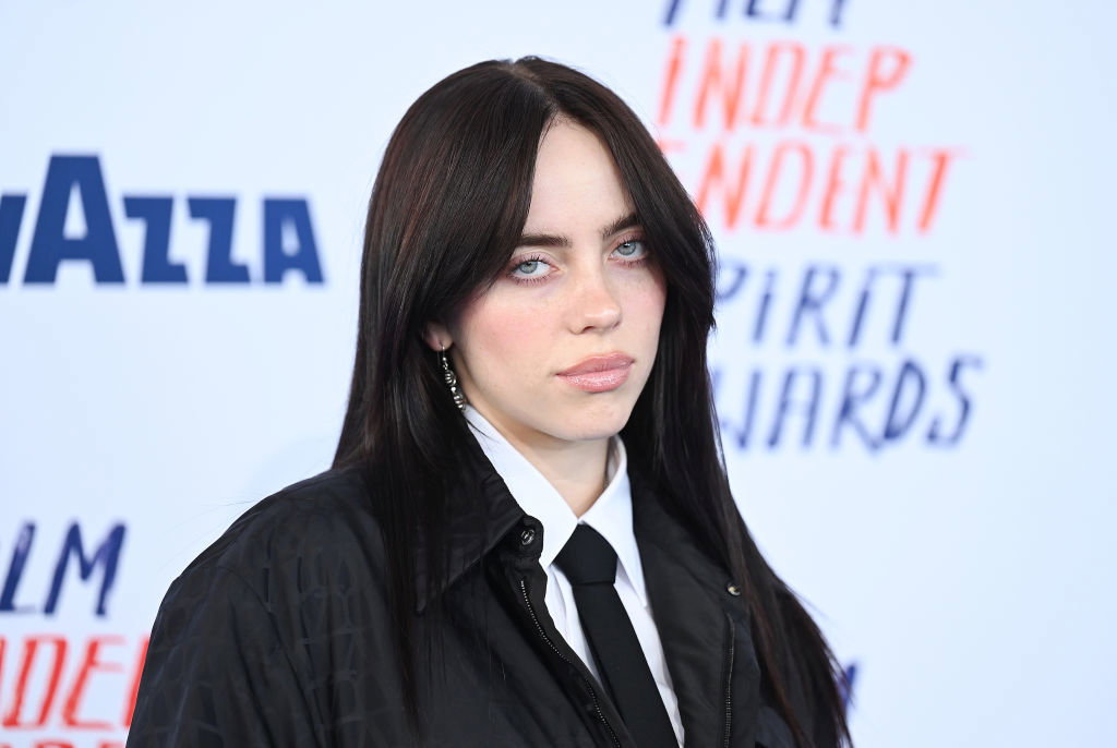 Ten błyskawiczny trik na 2x pełniejsze wargi stosuje Billie Eilish. Powiększa usta!