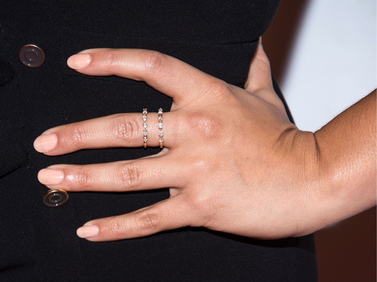 Nude manicure