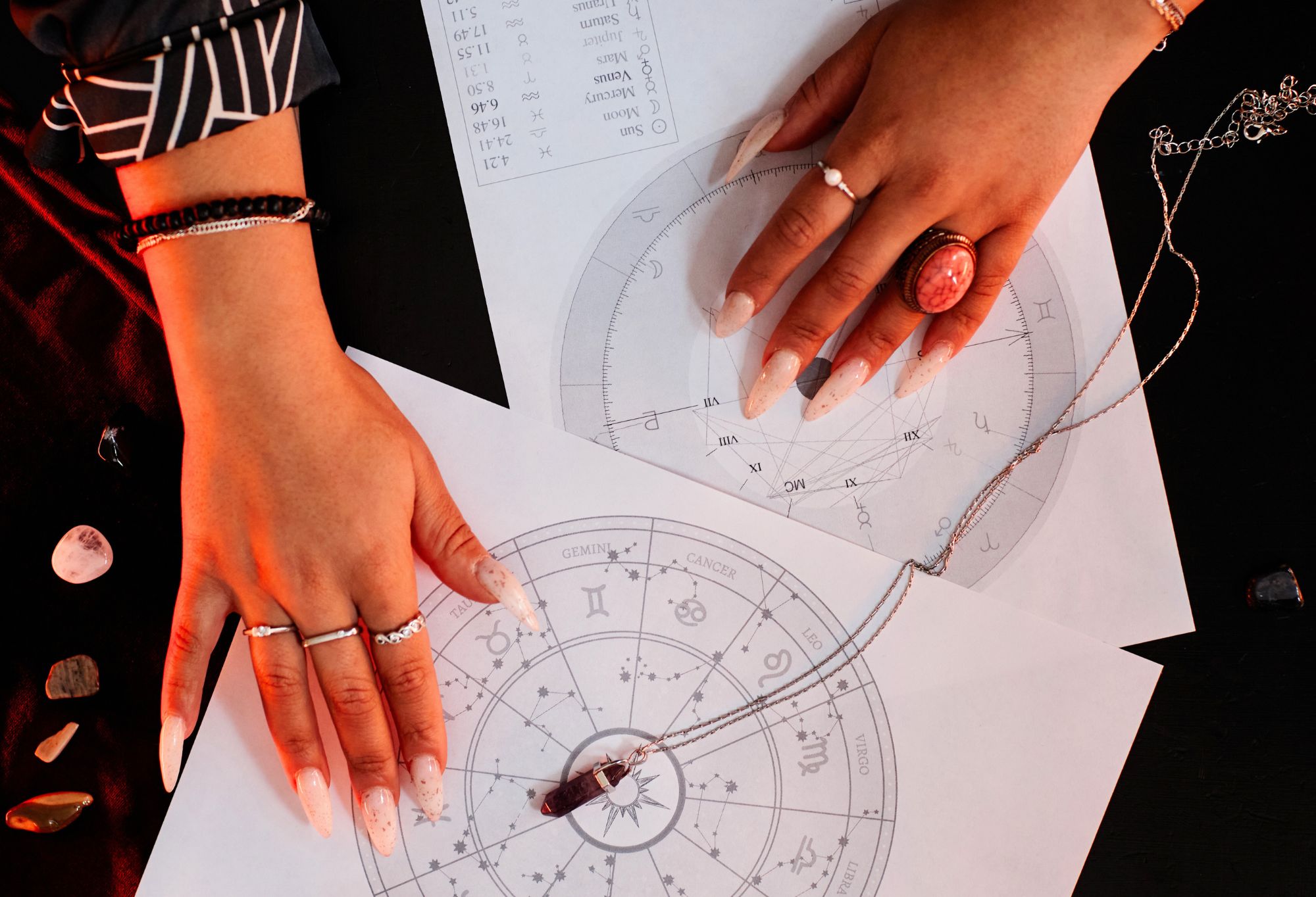 Bajkowe “zodiac nails” na sezon Ryb zdobią dłonie lepiej niż biżuteria. 5 boskich inspiracji