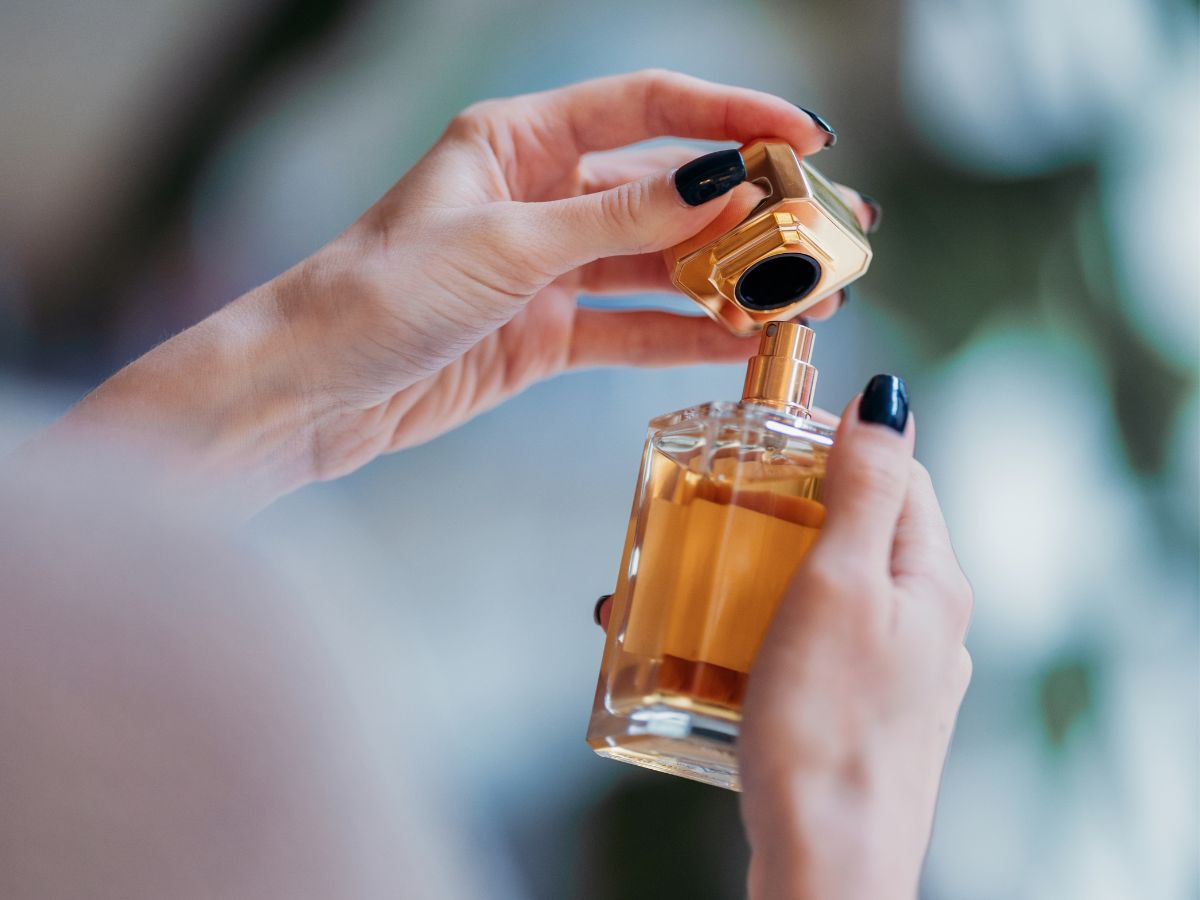 Ich ogon ciągnie się od rana do nocy! Te czarujące perfumy są inspirowane kultowymi zapachami z wysokiej półki