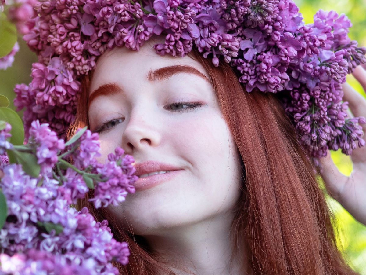 Pachną jak wiosna na Saskiej Kępie. Bzowe perfumy z hipnotycznym ogonem to kompozycja rodem z bajki