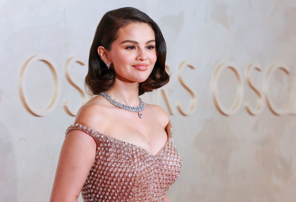 Fale na włosach Seleny Gomez